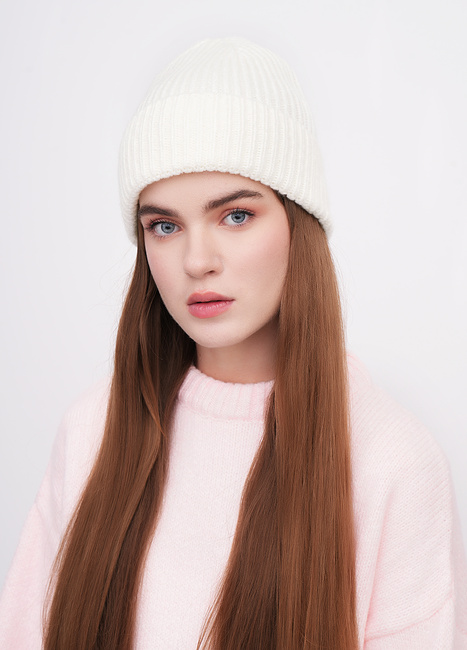 Жіноча молочна шапка EQUILIBRI артикул W881 001 001 MILK FW2025 Фото ракурс 1 - Жіноча молочна шапка EQUILIBRI артикул W881 001 001 MILK FW2025