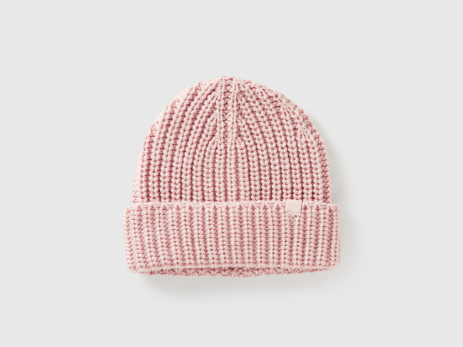 Рожева шапка для хлопчиків Benetton артикул 105HCA014.G 68Q 25A Фото ракурс 1 - Рожева шапка для хлопчиків Benetton артикул 105HCA014.G 68Q 25A