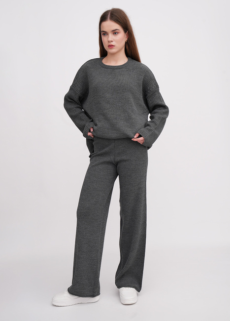 Жіночі сірі штани EQUILIBRI артикул W391 057 200 Graphite FW2025 Фото ракурс 3 - Жіночі сірі штани EQUILIBRI артикул W391 057 200 Graphite FW2025