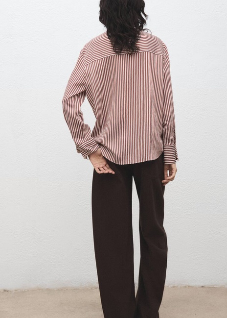 Женская коричневая рубашка Mango артикул 17095802 30 1 season Фото ракурс 2 - Женская коричневая рубашка Mango артикул 17095802 30 1 season