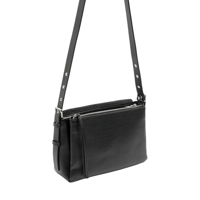 Женская черная сумка Parfois артикул 239519 _BK FW2025 Фото ракурс 2 - Женская черная сумка Parfois артикул 239519 _BK FW2025