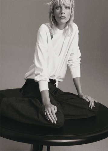 Фото ракурс 1 - Женский молочный джемпер Mango артикул 17007809 05 1 season