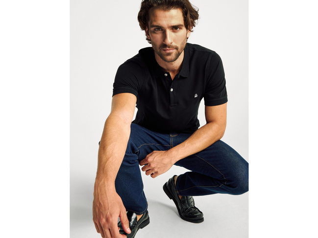 Мужская черная футболка поло Benetton артикул 3WG9U301Z 100 25A Фото ракурс 5 - Мужская черная футболка поло Benetton артикул 3WG9U301Z 100 25A