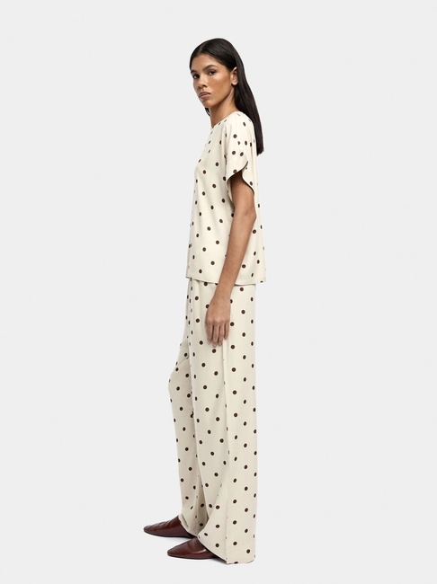 Женские молочные штаны Parfois артикул 240783 _BM FW2025 Фото ракурс 3 - Женские молочные штаны Parfois артикул 240783 _BM FW2025