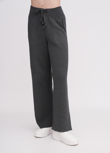 Фото ракурс 1 - Жіночі сірі штани EQUILIBRI артикул W391 052 200 Grey FW2025