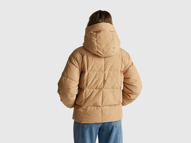 Женская коричневая куртка Benetton артикул 22T6DN086 193 25A Фото ракурс 2 - Женская коричневая куртка Benetton артикул 22T6DN086 193 25A