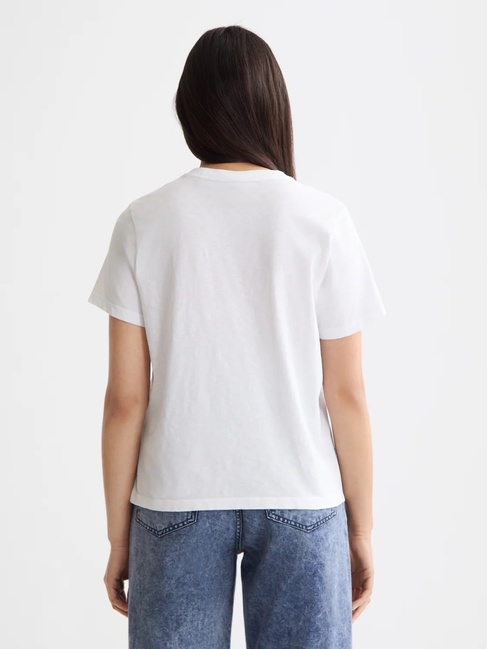 Жіноча біла футболка SCOTCH & SODA артикул U9A01062T U102 FW2025 Фото ракурс 2 - Жіноча біла футболка SCOTCH & SODA артикул U9A01062T U102 FW2025