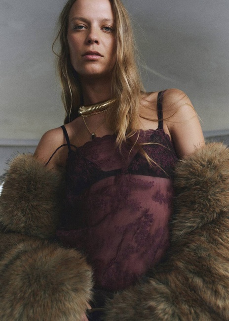 Женский бордовый топ Mango артикул 17097799 78 1 season Фото ракурс 3 - Женский бордовый топ Mango артикул 17097799 78 1 season