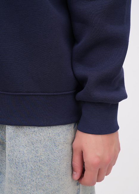 Чоловічий синій світшот EQUILIBRI артикул M231 003 000 NAVY BLUE FW2025 Фото ракурс 4 - Чоловічий синій світшот EQUILIBRI артикул M231 003 000 NAVY BLUE FW2025