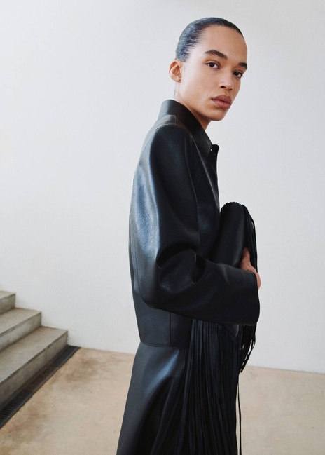 Женская черная куртка Mango артикул 27091189 99 2 season Фото ракурс 1 - Женская черная куртка Mango артикул 27091189 99 2 season