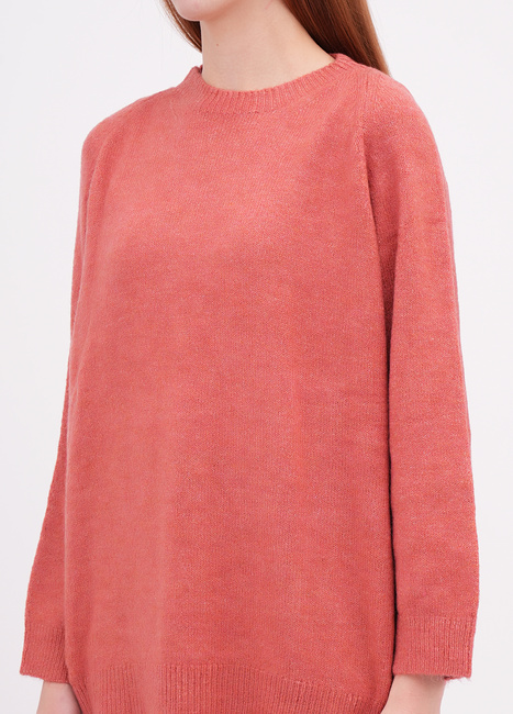 Фото ракурс 3 - Женский коралловый свитер EQUILIBRI артикул W342 059 000 Coral FW2025