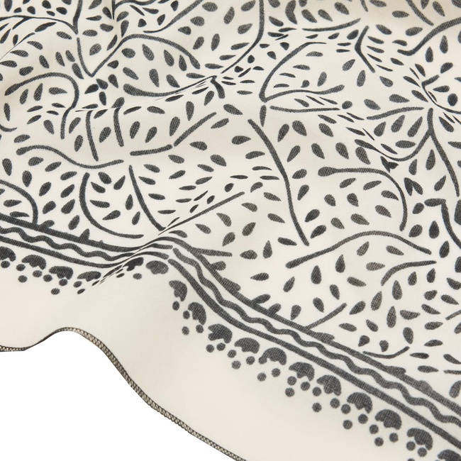 Фото ракурс 3 - Жіночий молочний шарф Parfois артикул 238360 _EC FW2025