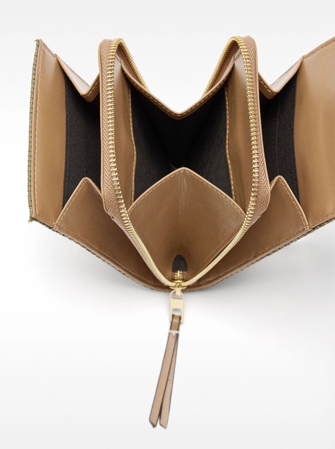 Фото ракурс 5 - Жіночий зелений чохол Parfois артикул 230457 _KK SS2025