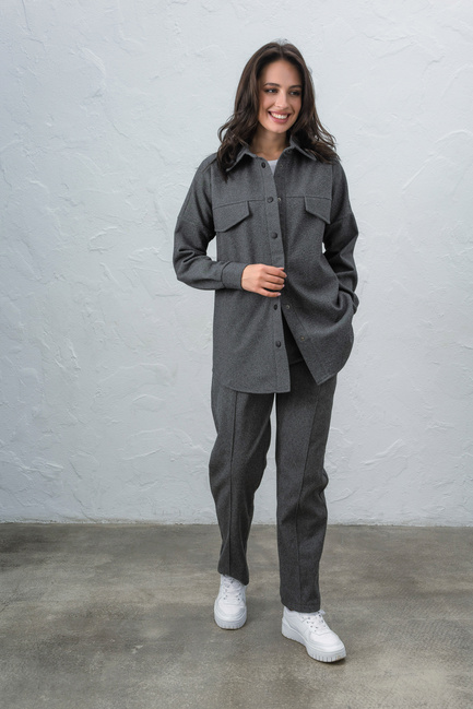 Фото ракурс 4 - Женская серая рубашка EQUILIBRI артикул W491 038 101 Grey FW2024