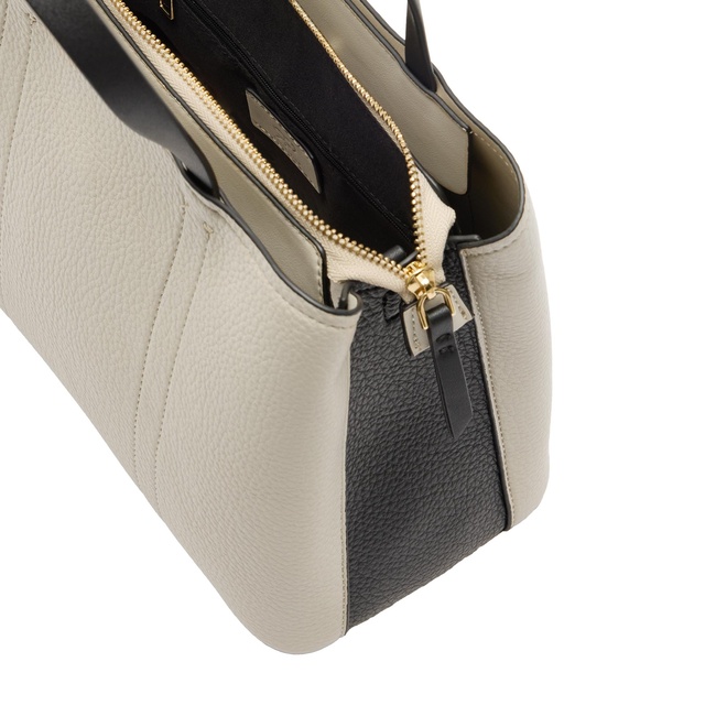 Жіноча молочна сумка Parfois артикул 241298 _EC FW2025 Фото ракурс 4 - Жіноча молочна сумка Parfois артикул 241298 _EC FW2025