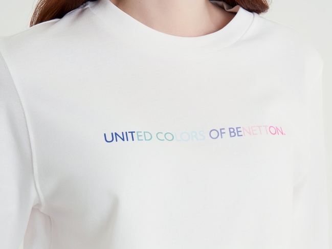 Женская белая футболка Benetton артикул 3BL0D109D 902 25P Фото ракурс 4 - Женская белая футболка Benetton артикул 3BL0D109D 902 25P