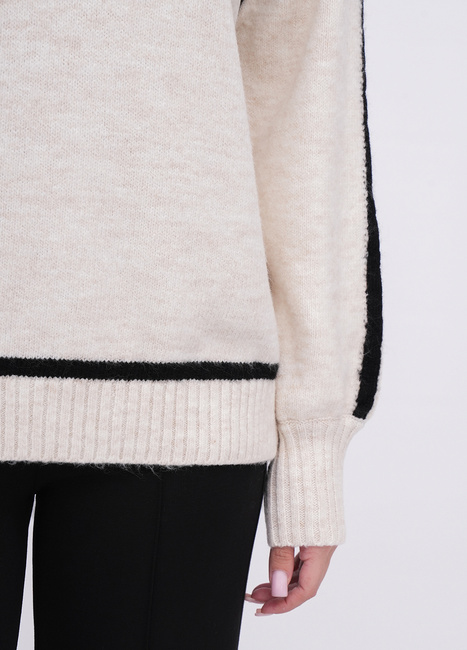 Фото ракурс 4 - Жіночий молочний светр EQUILIBRI артикул W342 013 001 MILK FW2025