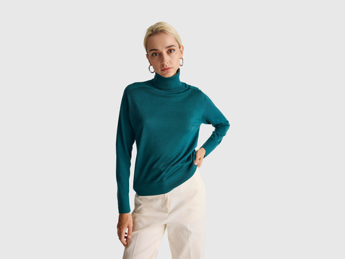 Фото ракурс 1 - Женская зеленая водолазка Benetton артикул 11AHD203Y 0C5 25A