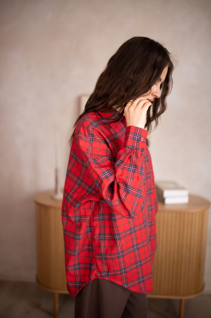 Фото ракурс 3 - Женская красная рубашка EQUILIBRI артикул W422 023 001 Red SS2025