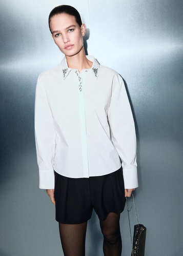 Фото ракурс 1 - Женская молочная рубашка Mango артикул 17039106 02 1 season