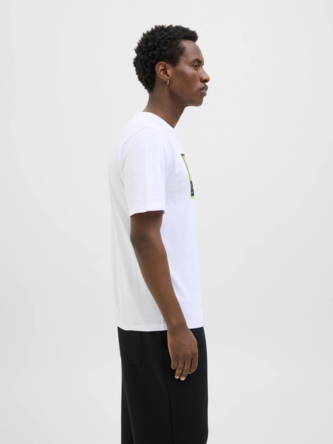 Чоловіча біла футболка Jack & Jones артикул 12283825 White FW2025 Фото ракурс 6 - Чоловіча біла футболка Jack & Jones артикул 12283825 White FW2025