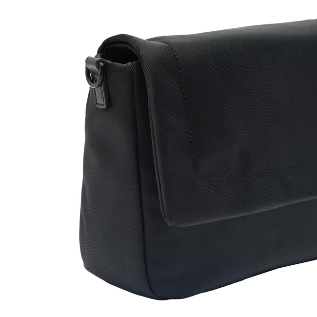 Женская черная сумка Parfois артикул 238014 _BK FW2025 Фото ракурс 3 - Женская черная сумка Parfois артикул 238014 _BK FW2025