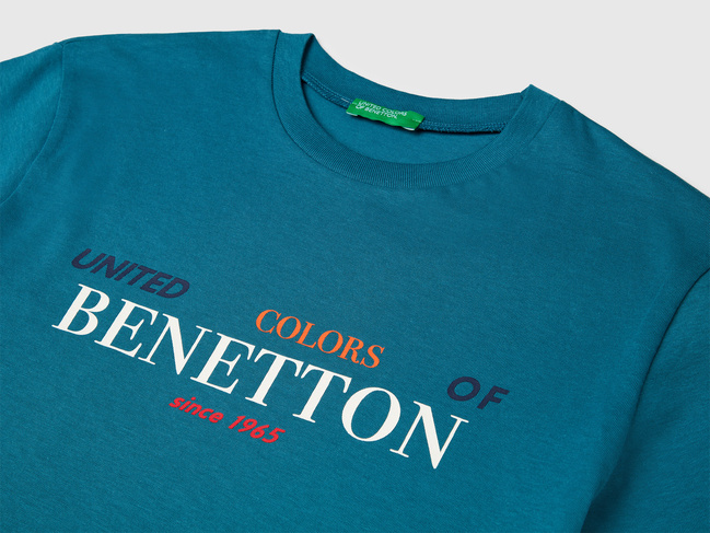 Бірюзова футболка для хлопчиків Benetton артикул 3I1XC10Q4.G 3C5 25A Фото ракурс 3 - Бірюзова футболка для хлопчиків Benetton артикул 3I1XC10Q4.G 3C5 25A