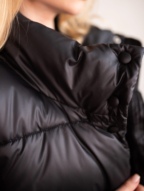 Жіночий чорний жилет EQUILIBRI артикул W171 003 000 Black FW2025 Фото ракурс 5 - Жіночий чорний жилет EQUILIBRI артикул W171 003 000 Black FW2025