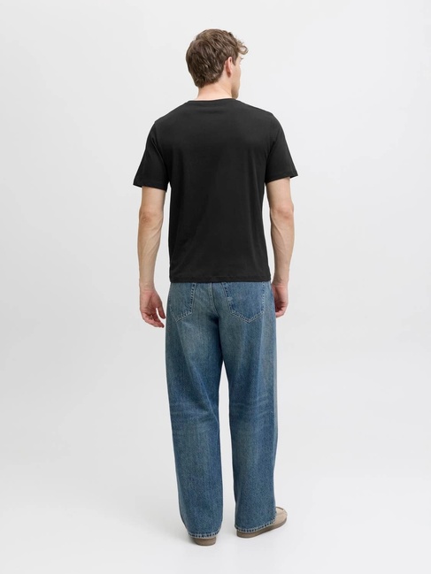 Мужская черная футболка Jack & Jones артикул 12278509 Black FW2025 Фото ракурс 2 - Мужская черная футболка Jack & Jones артикул 12278509 Black FW2025