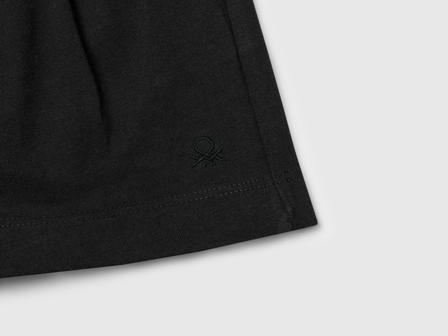 Чорні шорти для дівчаток Benetton артикул 3BL0C903I.G 100 25E Фото ракурс 3 - Чорні шорти для дівчаток Benetton артикул 3BL0C903I.G 100 25E