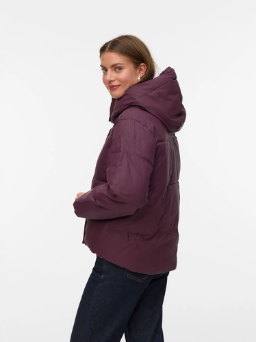 Фото ракурс 2 - Женская бордовая куртка Vero Moda артикул 10311315 Winetasting FW2025