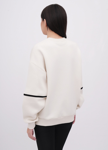 Фото ракурс 2 - Жіночий молочний світшот EQUILIBRI артикул W231 035 000 MILK FW2025