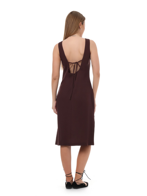 Женское коричневое платье EQUILIBRI артикул W452 089 000 Brown SS2025 Фото ракурс 2 - Женское коричневое платье EQUILIBRI артикул W452 089 000 Brown SS2025