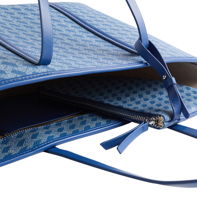 Женская синяя сумка Parfois артикул 229580 _BL SS2025 Фото ракурс 4 - Женская синяя сумка Parfois артикул 229580 _BL SS2025