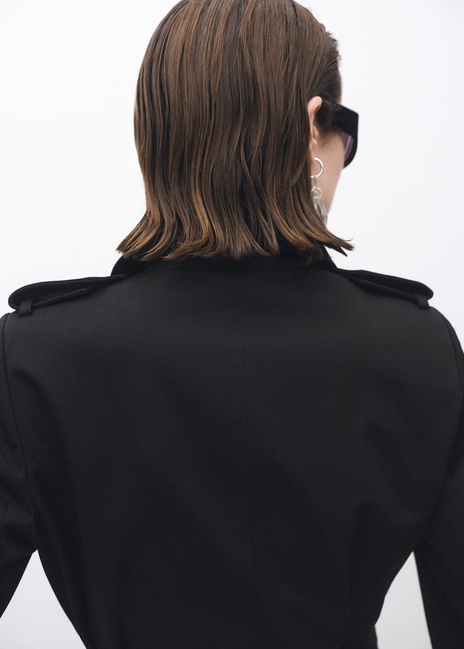 Фото ракурс 4 - Женский черный плащ Mango артикул 87084415 99 8 season