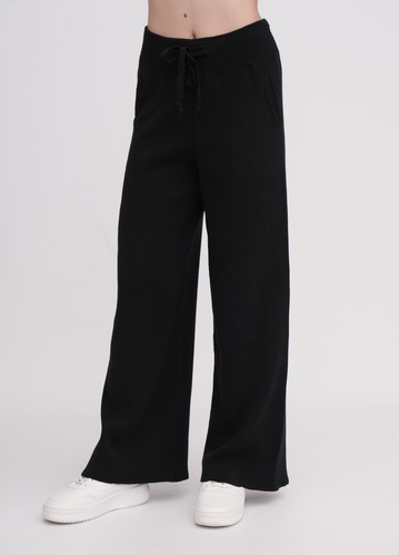 Фото ракурс 1 - Жіночі чорні штани EQUILIBRI артикул W391 050 200 Black FW2025