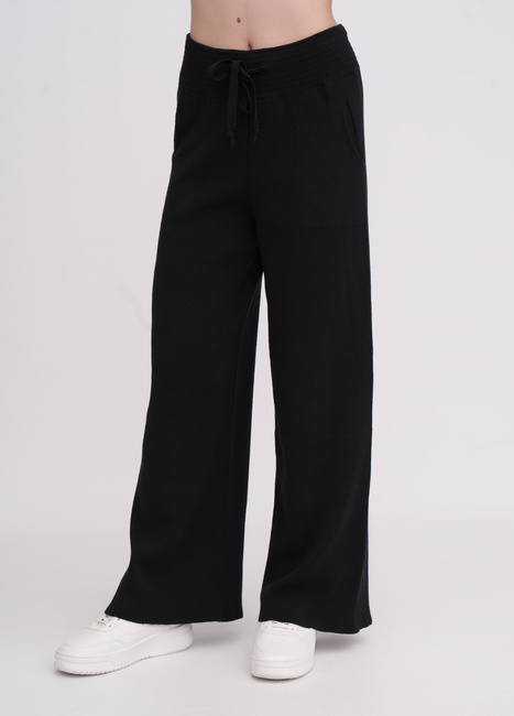 Фото ракурс 1 - Жіночі чорні штани EQUILIBRI артикул W391 050 200 Black FW2025