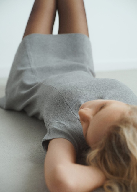 Женское серое платье Mango артикул 17075798 94 1 season Фото ракурс 5 - Женское серое платье Mango артикул 17075798 94 1 season