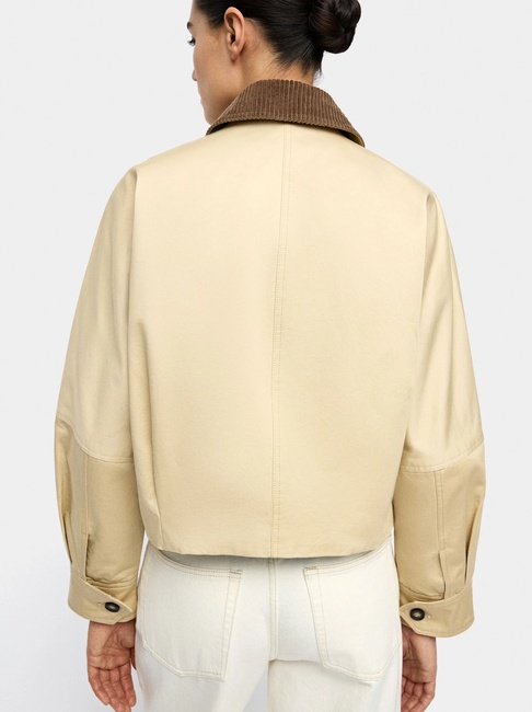 Женская бежевая куртка Parfois артикул 238008 _BG FW2025 Фото ракурс 2 - Женская бежевая куртка Parfois артикул 238008 _BG FW2025