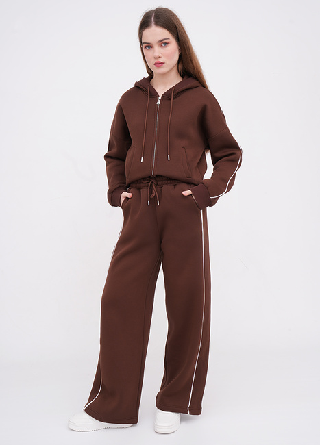 Фото ракурс 3 - Жіночі коричневі штани EQUILIBRI артикул W291 050 200 CINNAMON FW2025