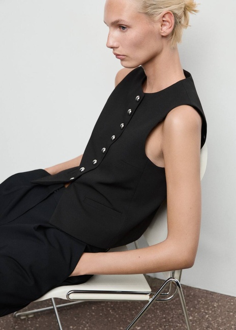 Жіночий чорний жилет Mango артикул 17086349 99 1 season Фото ракурс 6 - Жіночий чорний жилет Mango артикул 17086349 99 1 season