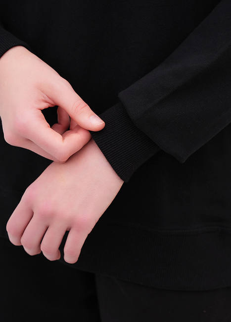 Фото ракурс 4 - Женский черный свитшот EQUILIBRI артикул W291 041 100 Black FW2025