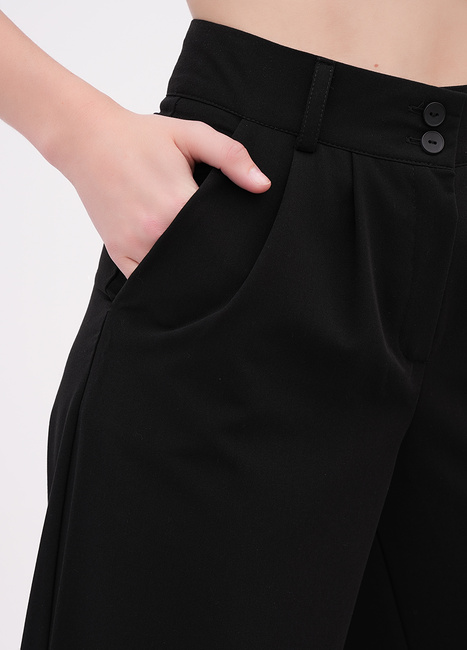 Фото ракурс 4 - Жіночі чорні брюки EQUILIBRI артикул W466 011 002 Black FW2025