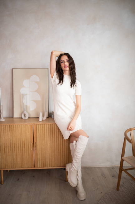 Фото ракурс 3 - Женское молочное платье EQUILIBRI артикул W352 030 000 MILK SS2025