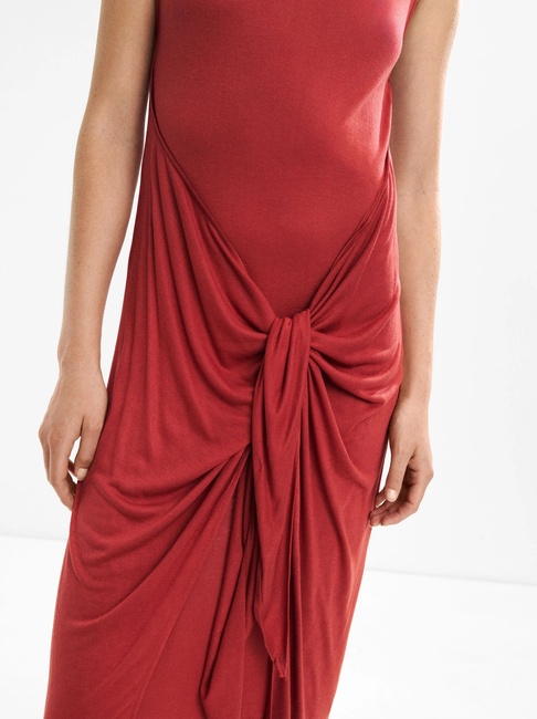 Женское коричневое платье Parfois артикул 234088 _BR FW2025 Фото ракурс 4 - Женское коричневое платье Parfois артикул 234088 _BR FW2025