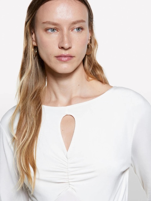 Женский молочный лонгслив Sisley артикул 35B8L107V 00E 25A Фото ракурс 4 - Женский молочный лонгслив Sisley артикул 35B8L107V 00E 25A