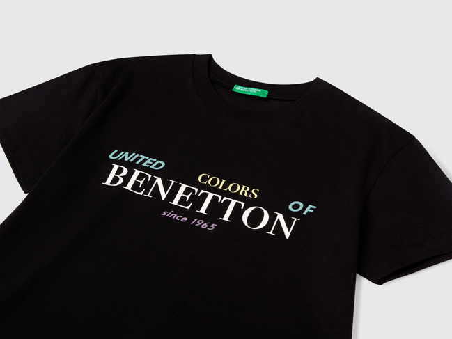 Черная футболка для мальчиков Benetton артикул 3I1XC10Q4.G 100 25A Фото ракурс 3 - Черная футболка для мальчиков Benetton артикул 3I1XC10Q4.G 100 25A