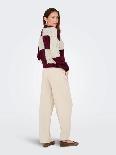 Фото ракурс 2 - Жіночий бордовий светр Only артикул 15276930 Cabernet FW2025