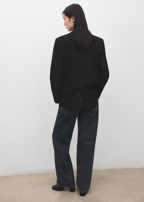 Женский черный пиджак Mango артикул 27091305 99 2 season Фото ракурс 2 - Женский черный пиджак Mango артикул 27091305 99 2 season