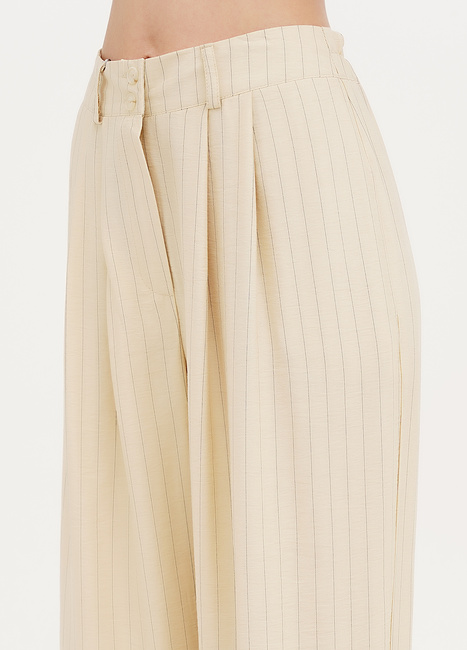 Женские бежевые брюки EQUILIBRI артикул W491 067 200 Beige SS2025 Фото ракурс 3 - Женские бежевые брюки EQUILIBRI артикул W491 067 200 Beige SS2025